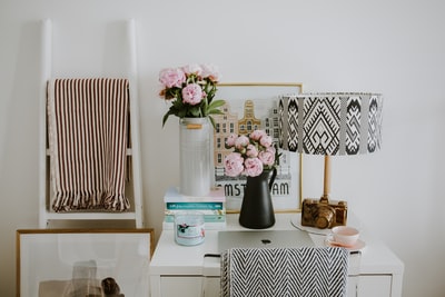 White wooden table lamp black and white
